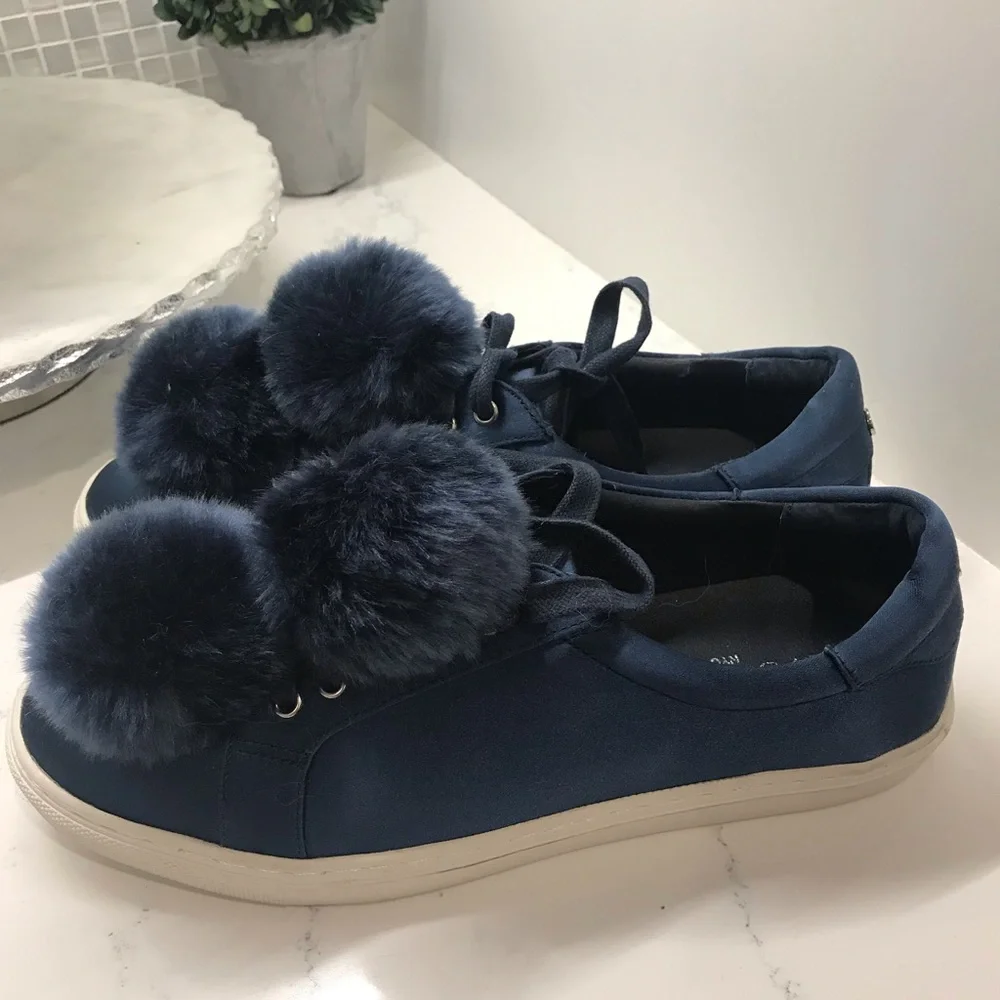 J/Slides NEW Here/Now Kim Genuine Fox Fur Poms